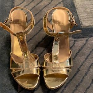 Stuart Weizmann Gold Wedge